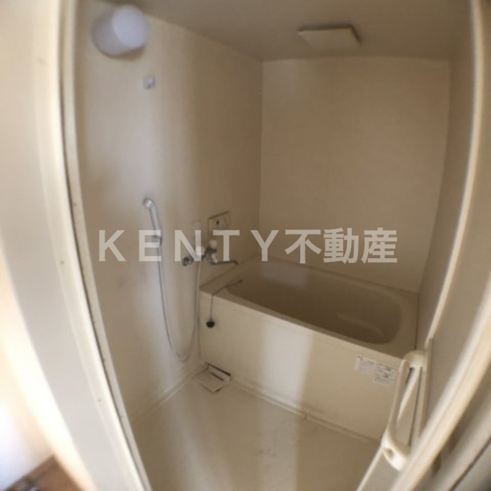 バス・シャワールーム　コンパクトで使いやすいお風呂です