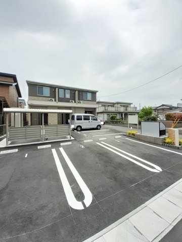 駐車場　駐車場があるので、車を買う予定の方も安心です