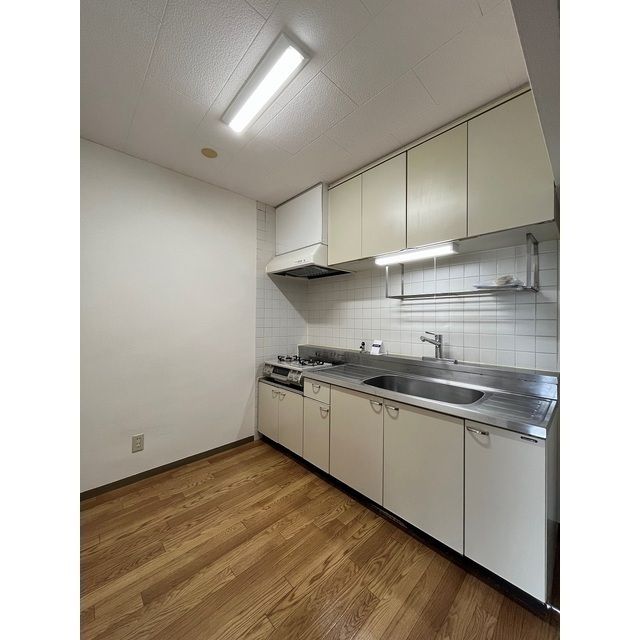キッチン　※同タイプ別部屋の写真になります