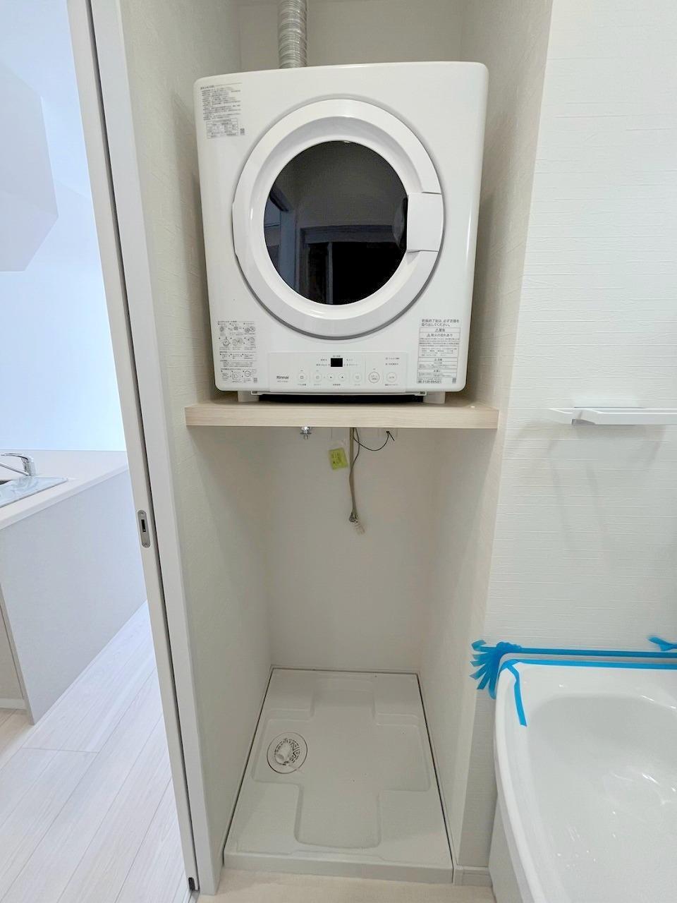 その他　室内洗濯機置き場「乾太くん」（別階同間取りの写真）