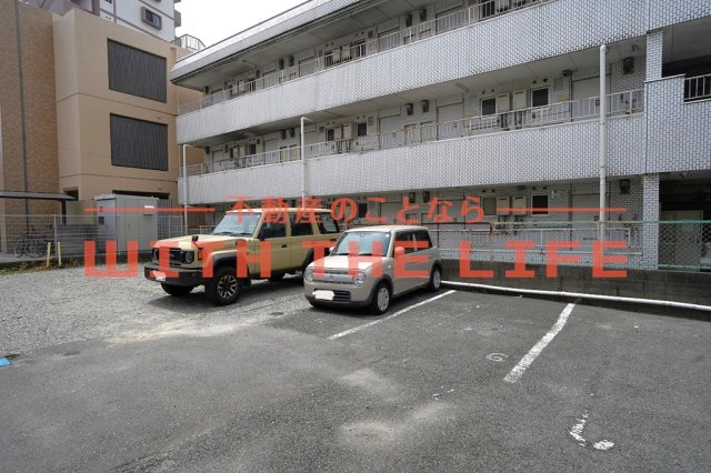 駐車場　駐車場に車を止められます