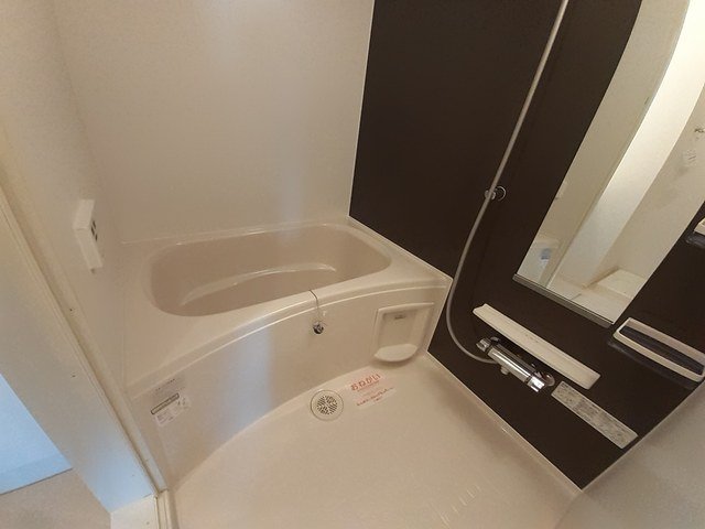 バス・シャワールーム　コンパクトで使いやすいお風呂です