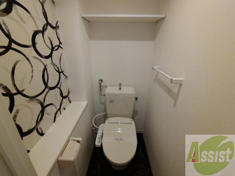 トイレ　ウォシュレット機能がついたトイレです。安心して使用できます。