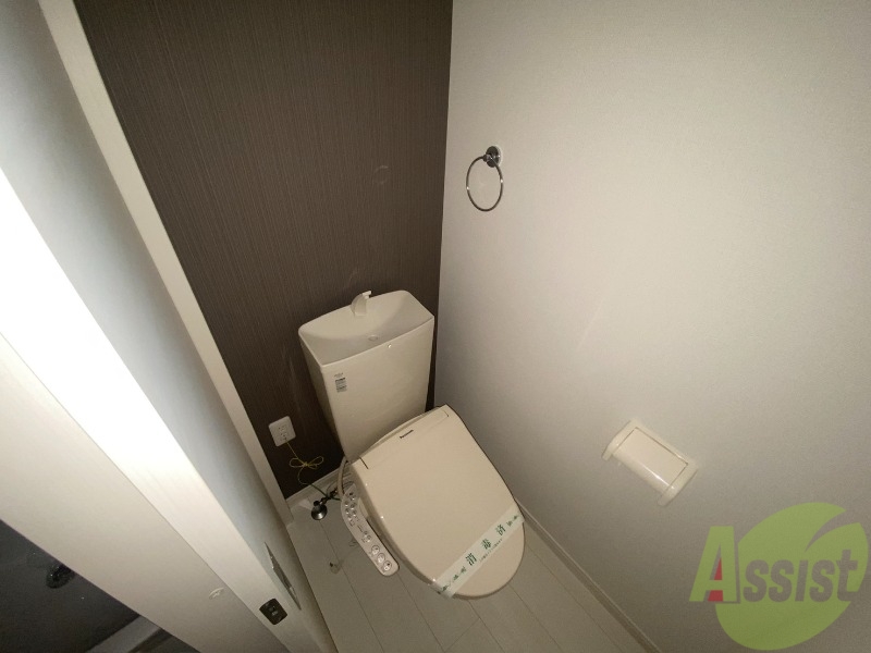 トイレ　トイレは温水洗浄便座付きで、快適に使えますね