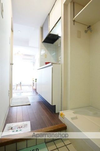 湘南新宿ライン高海 恵比寿駅 徒歩6分 7階建 築43年の玄関写真