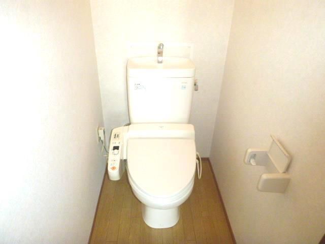 トイレ　ウォシュレット付きトイレです。