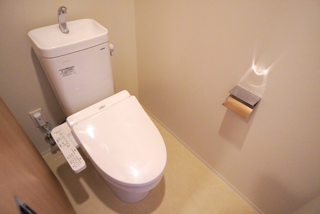 トイレ　※写真は同タイプ住戸です。
