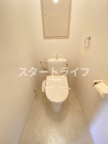 地下鉄御堂筋線 西中島南方駅 徒歩7分 5階建 築37年のトイレ写真
