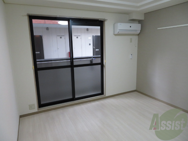 その他部屋・スペース　壁が白いので、お部屋に圧迫感を感じにくいですよね。
