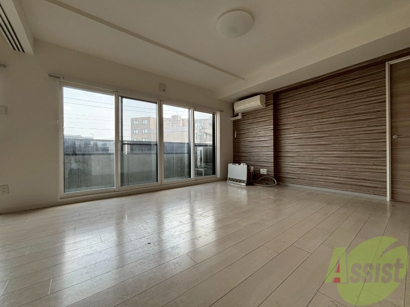 居室・リビング　広くてキレイなお部屋が広がっていて、充実した生活が送れそう。