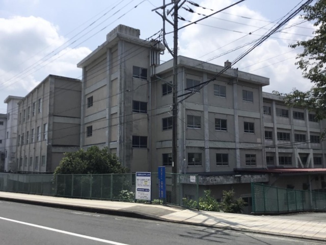 中学校　南足柄市立南足柄中学校（中学校）まで513m