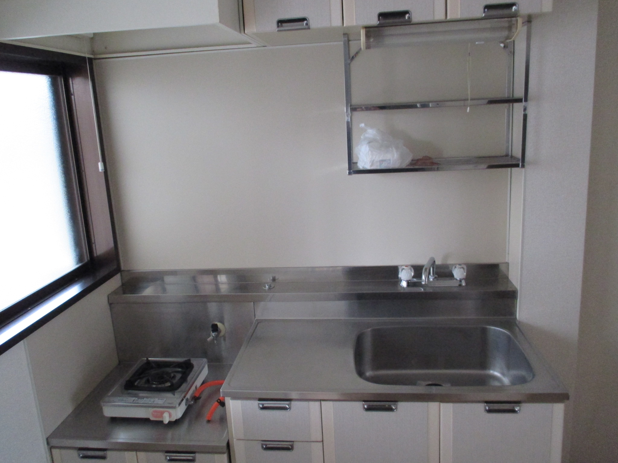 キッチン　画像の一口コンロはございません。