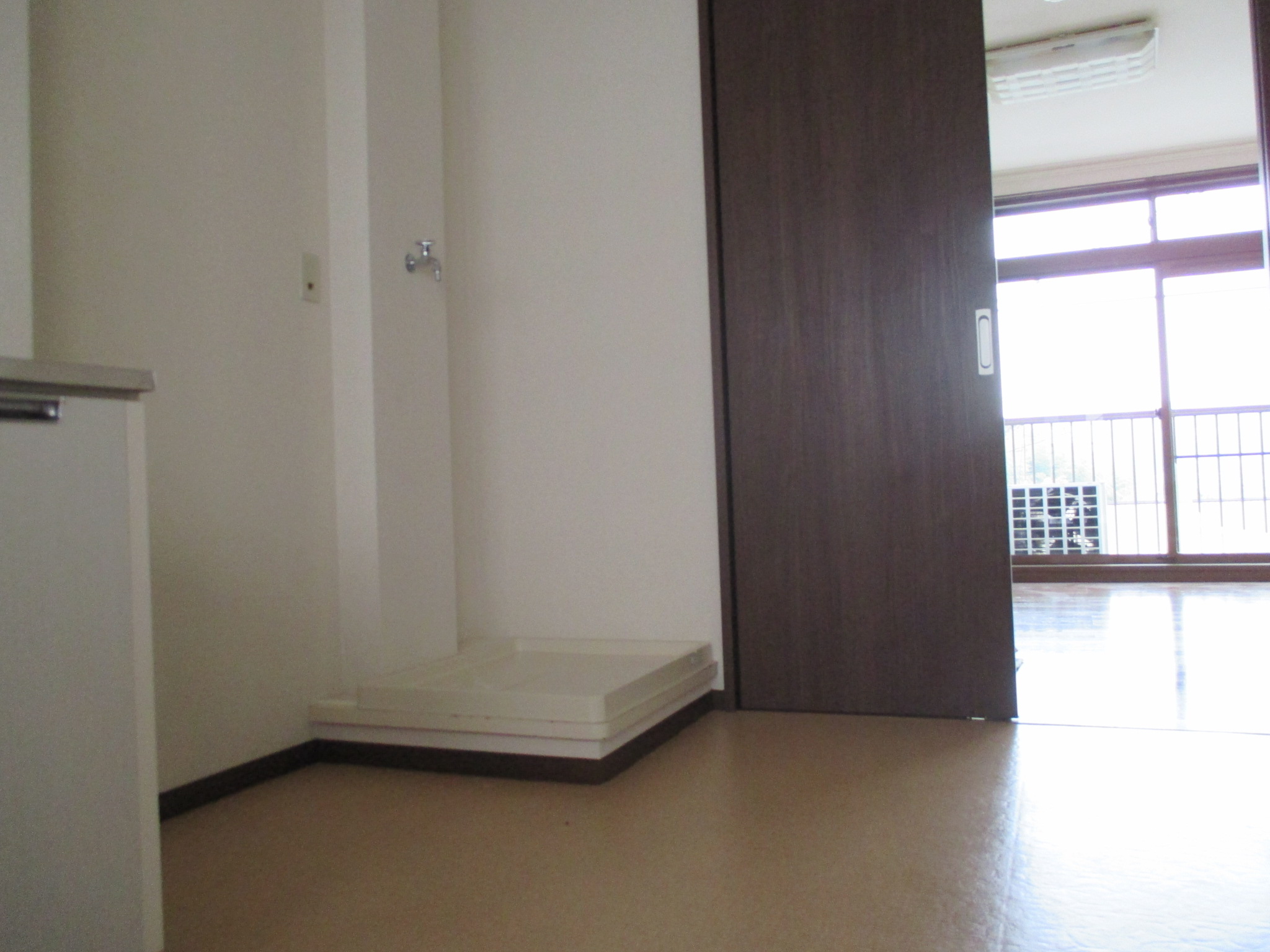 その他部屋・スペース　洗濯機置き場は流し台の横になります。