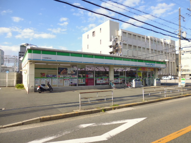コンビニ　ファミリーマート小松変電所前店（コンビニ）まで40m