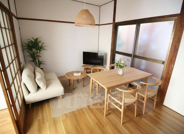 居室・リビング　この画像内の家具は画像生成AIを利用しています