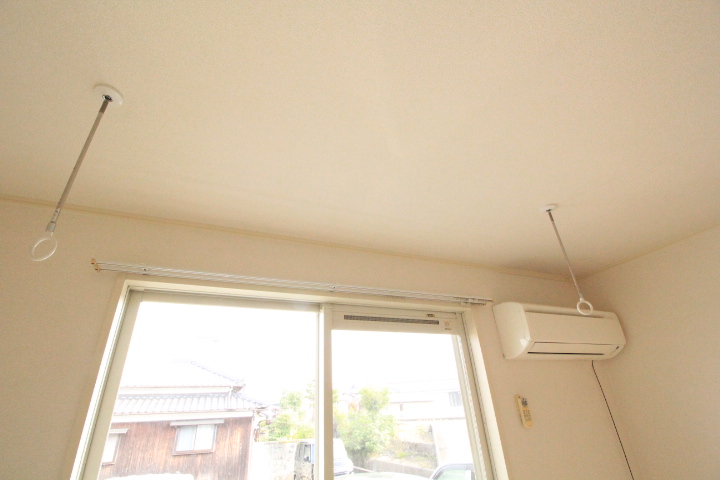 その他設備　エアコンと室内物干し☆