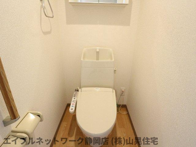 トイレ　落ち着いたトイレです