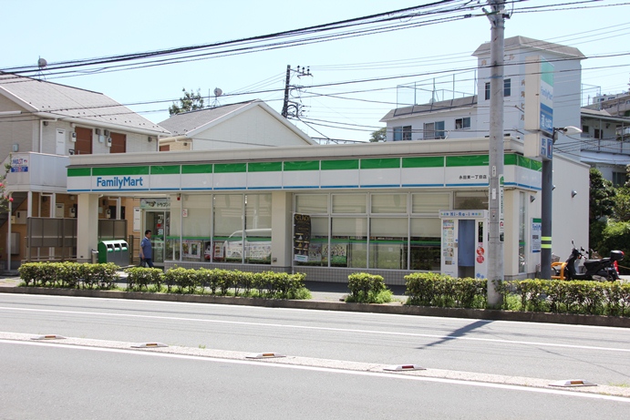 コンビニ　ファミリーマート（コンビニ）まで270m