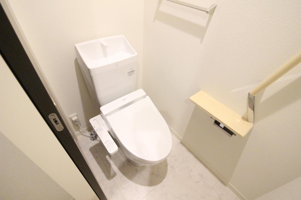 トイレ　温水洗浄便座★
