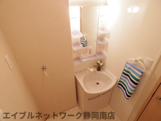 洗面設備　コンパクトで使いやすい洗面所