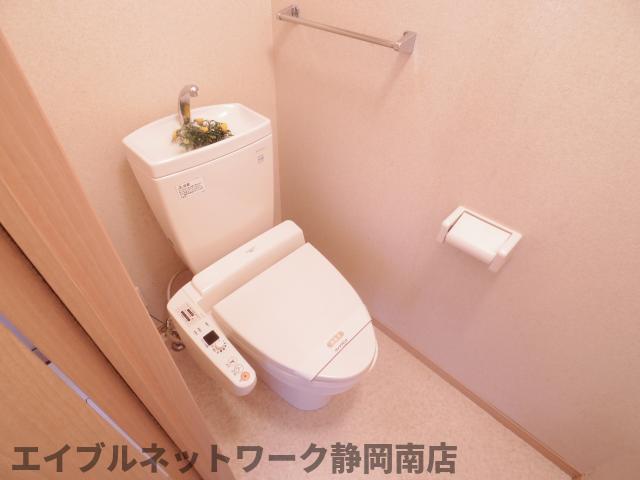 トイレ　清潔感のあるトイレです