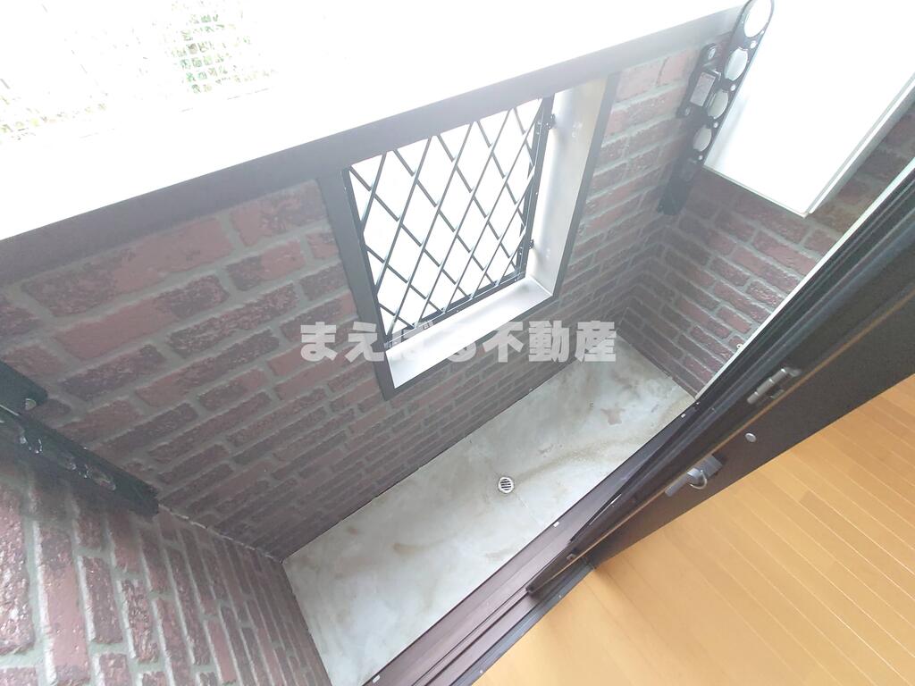 バルコニー　防犯シャッター付き。※写真別部屋