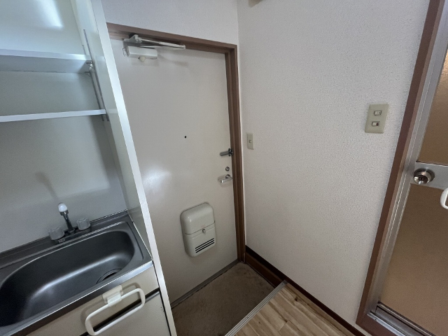 玄関　ミニ冷蔵庫は撤去