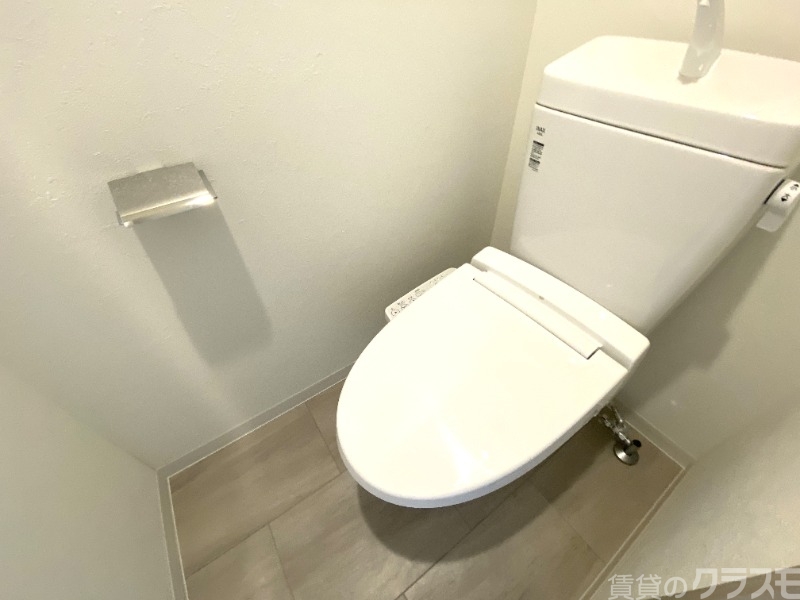 トイレ　温水洗浄暖房便座付き！