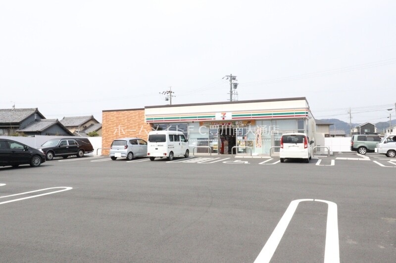 コンビニ　セブンイレブン豊川御津町店（コンビニ）まで924m