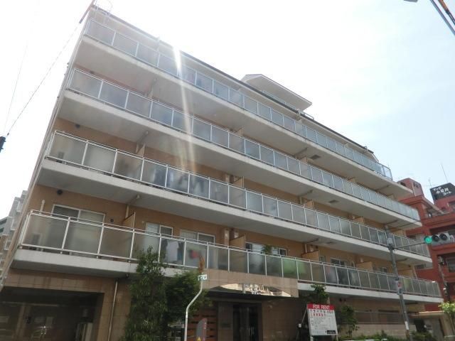 文京区水道のマンションの建物外観