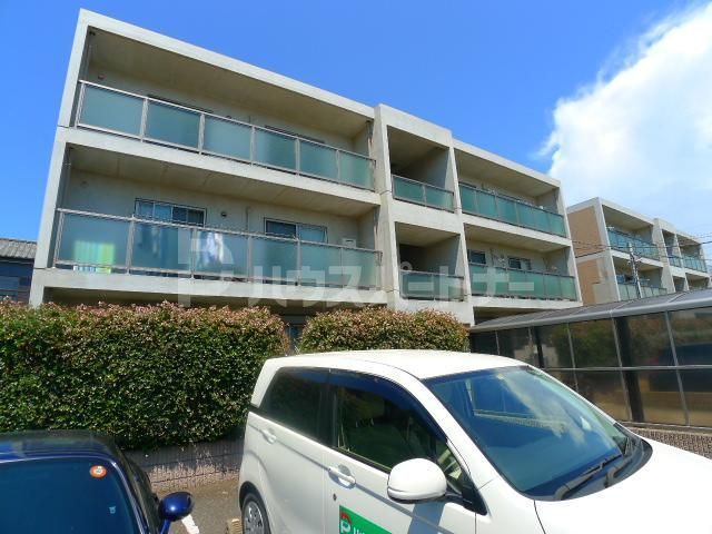 松戸市串崎新田のマンションの建物外観