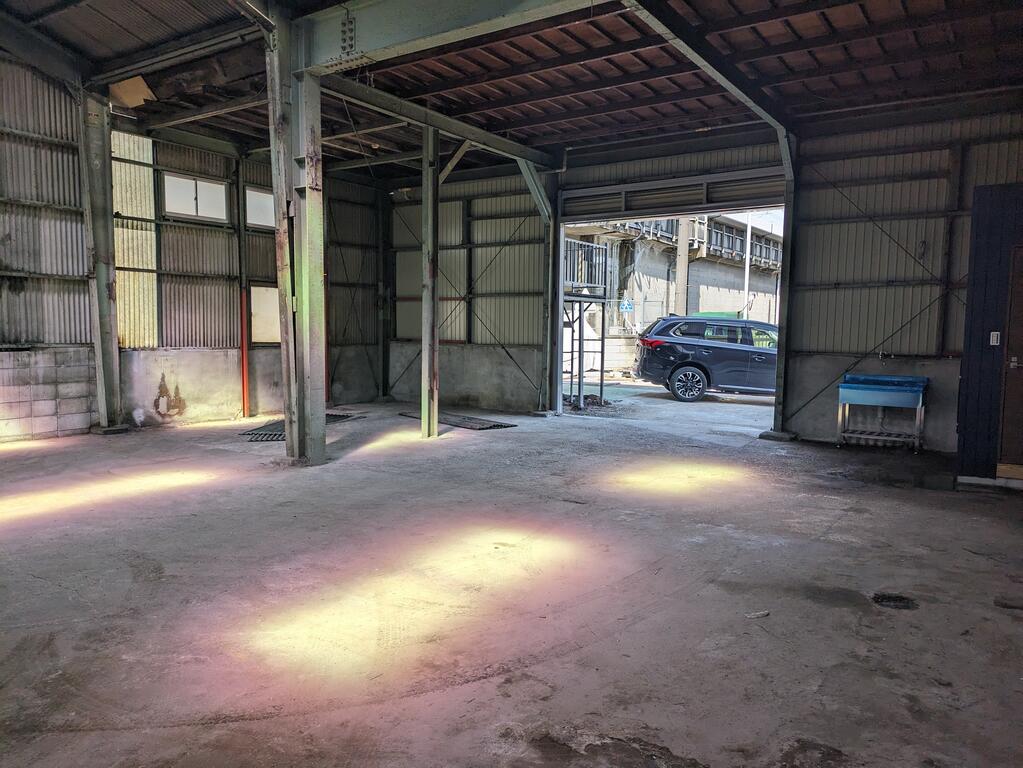 南区元鳴尾町 貸工場の居間写真