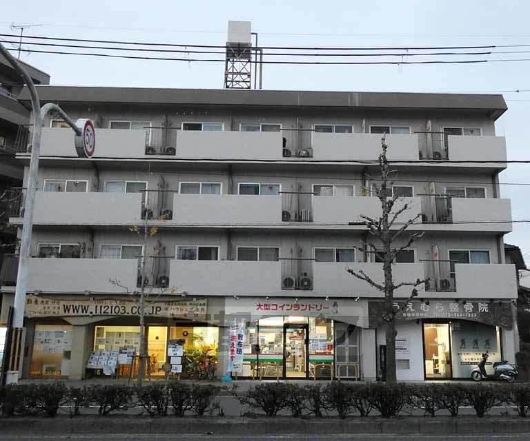 京都市上京区東今小路町のマンションの建物外観