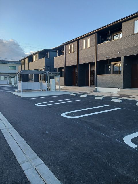 【津市阿漕町津興のアパートの駐車場】