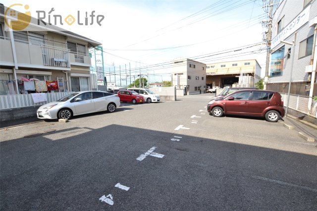 【堺市南区高尾のアパートの駐車場】