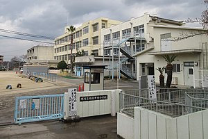 【堺市南区高尾のアパートの小学校】