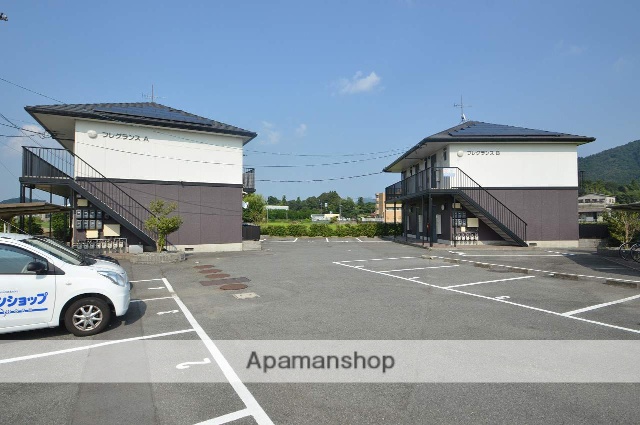 駐車場　エントランス