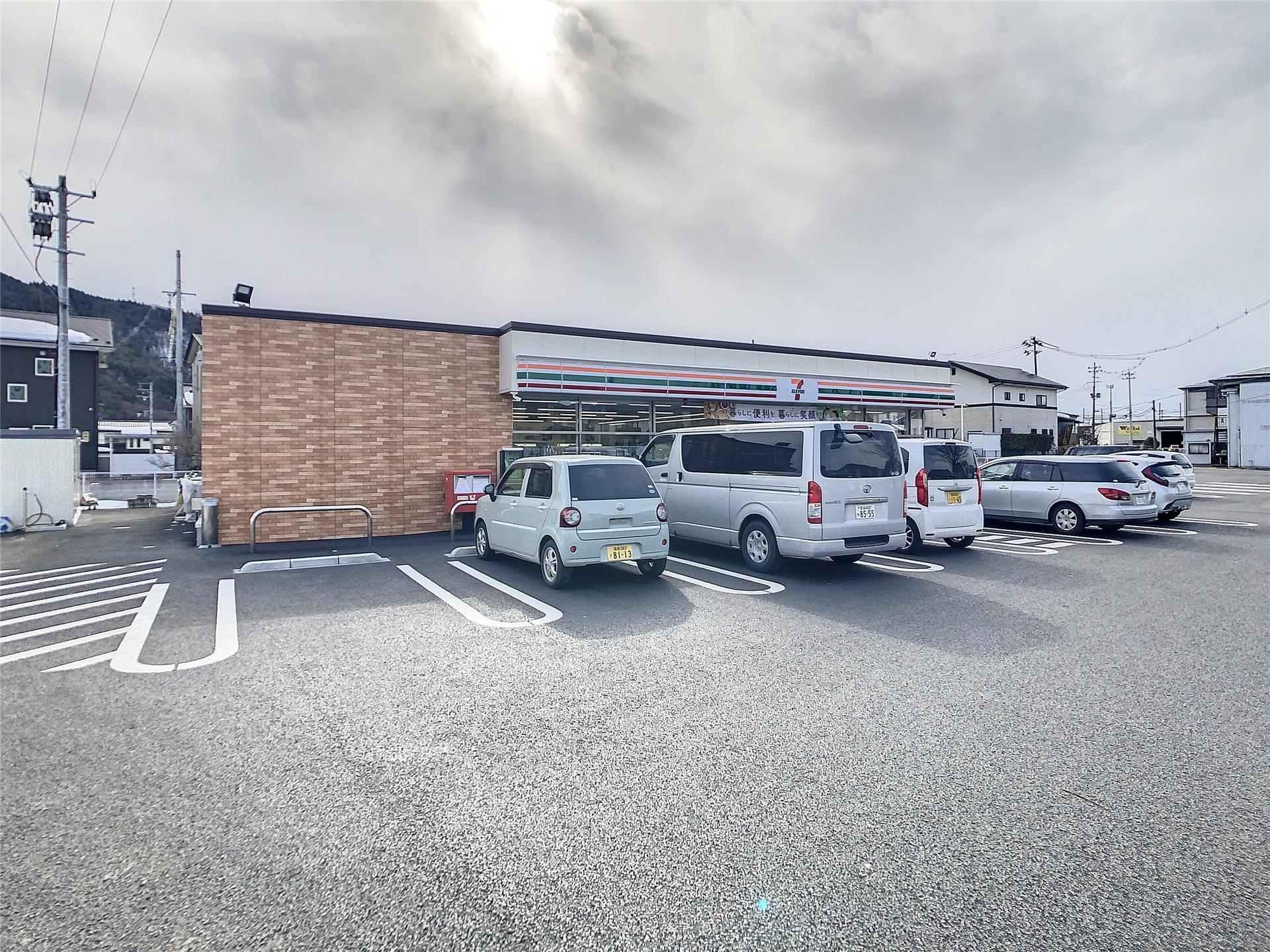 コンビニ　セブンイレブン福島福商前店（コンビニ）まで316m