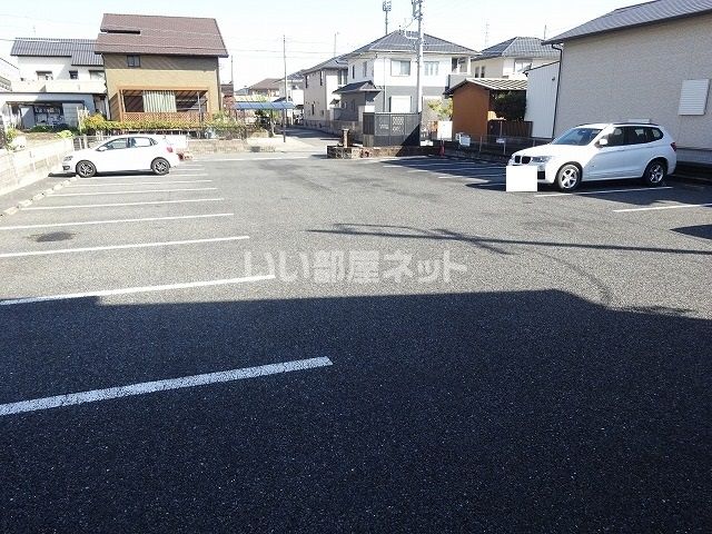 【四日市市下さざらい町のアパートの駐車場】