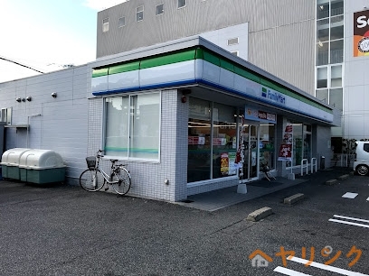 コンビニ　ファミリーマート瑠璃光町店（コンビニ）まで288m