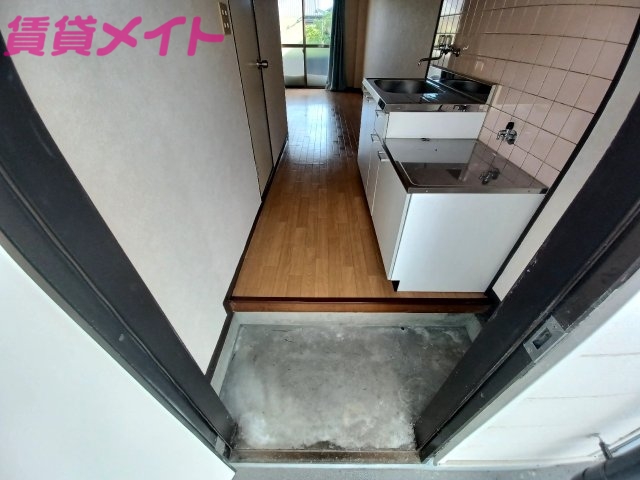 玄関　同物件別室写真