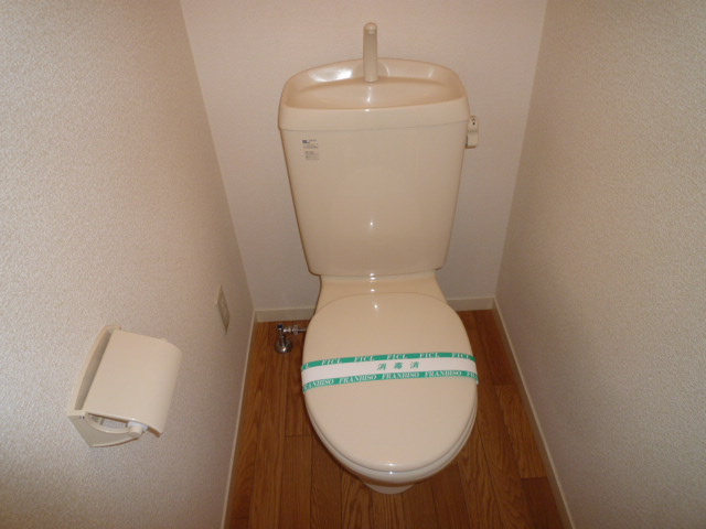 トイレ　温水洗浄便座に変更