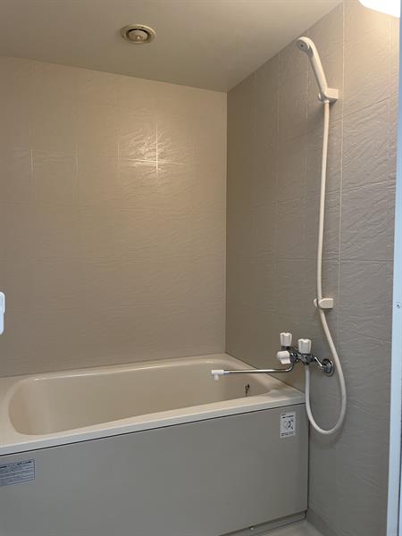 バス・シャワールーム　こちらのお風呂でゆっくりして下さい☆