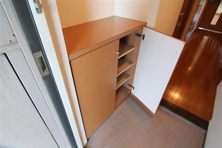 玄関　シューズボックスあります☆