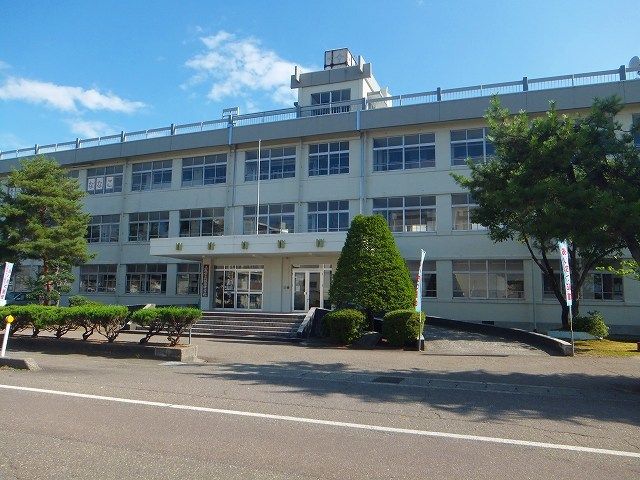 【上越市大和のアパートの中学校】