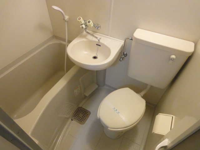 バス・シャワールーム　別号室写真です。