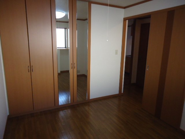 収納　洋室鏡面収納