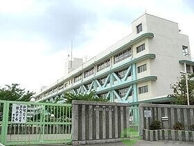 【茨木市南安威のマンションの小学校】