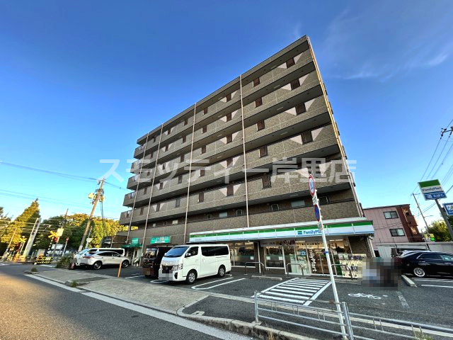 建物外観　オートロック・エレベーター付き