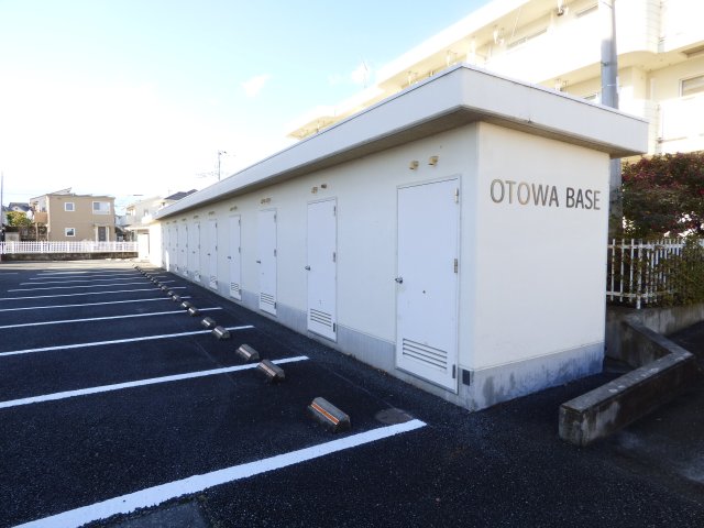 その他　物置：１部屋に1つ物置があります。